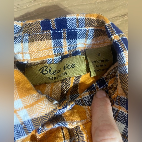 Cute button down - Picture 3 of 4